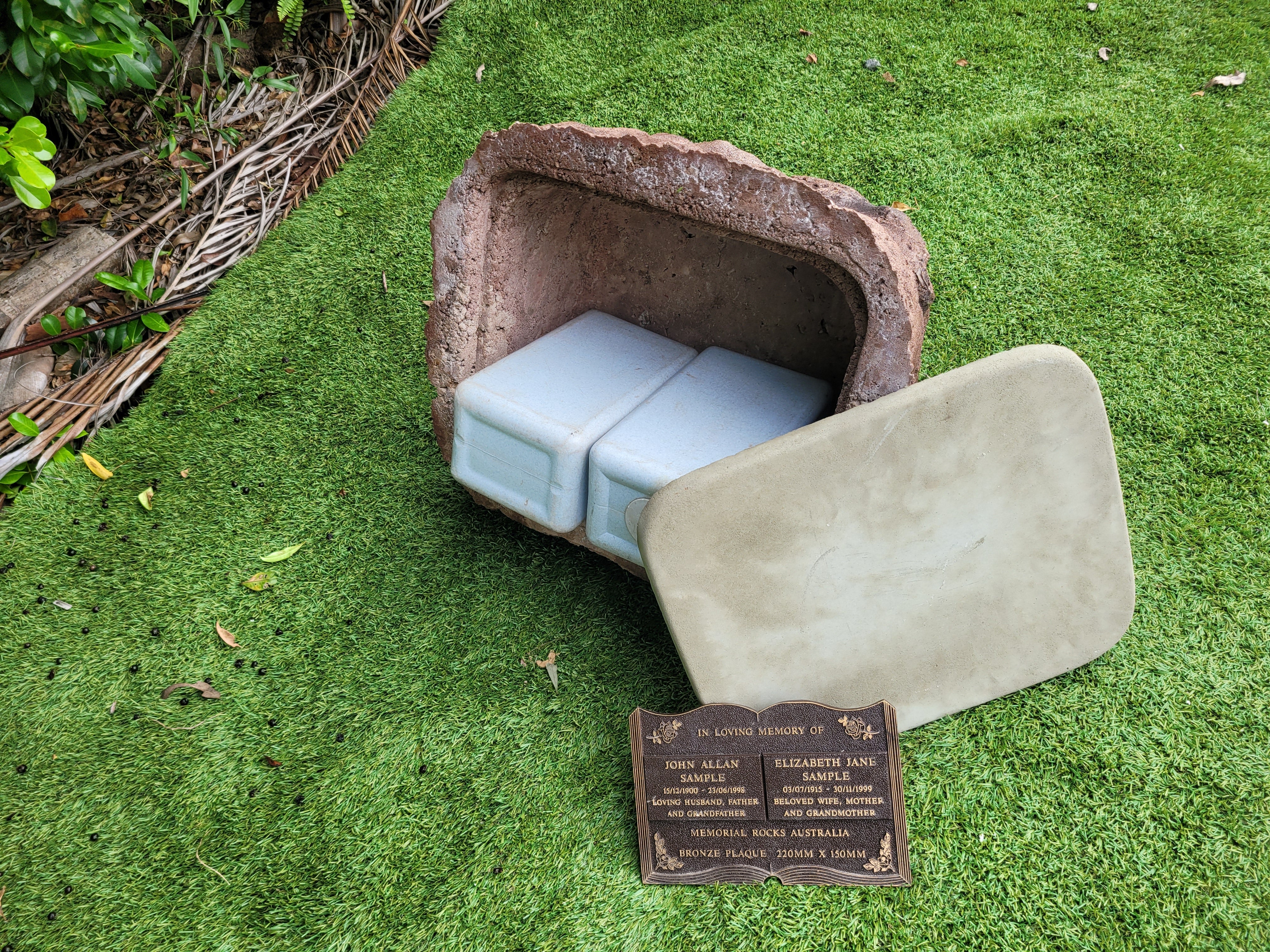 Memorial Rock Urn 2044 Large Double Brown