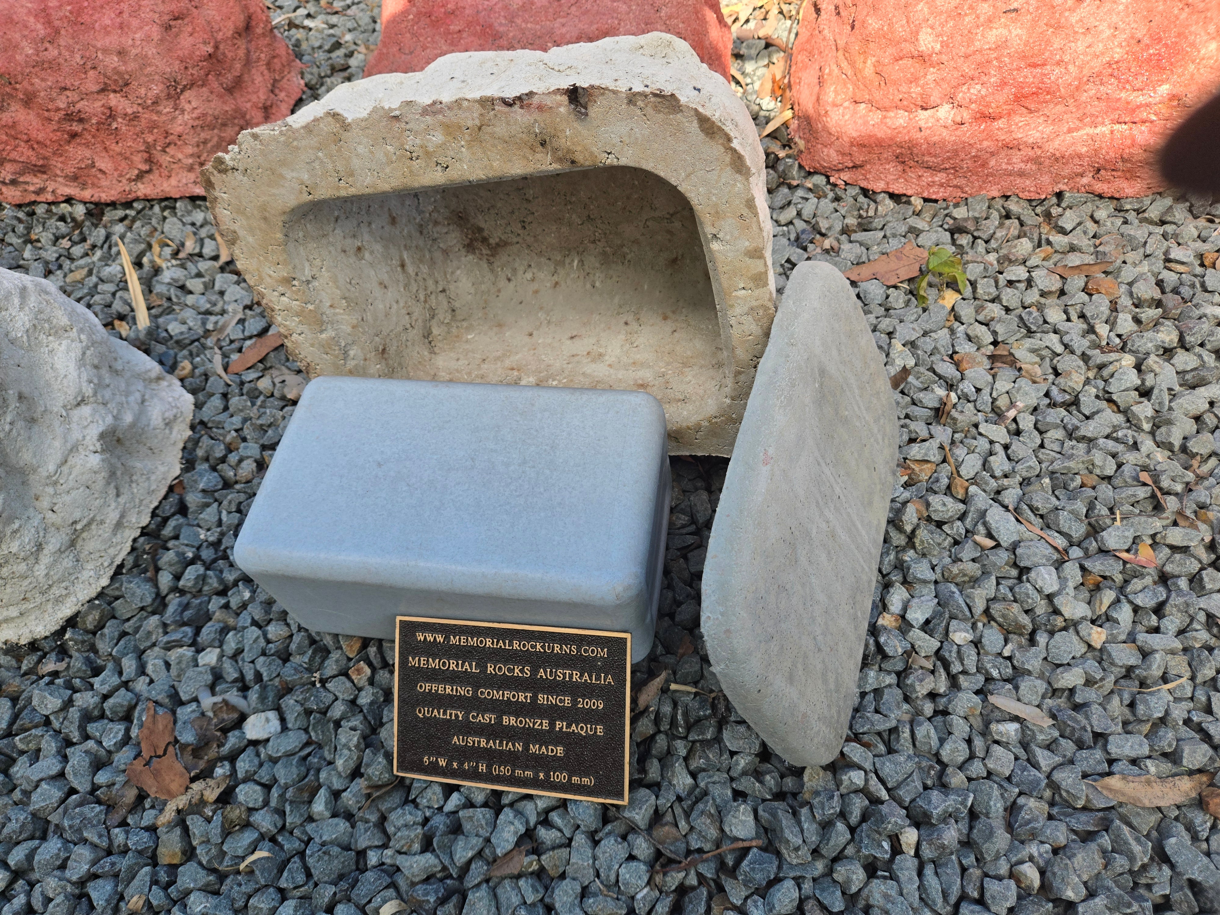 Memorial Rock Urn 2124 Regular White