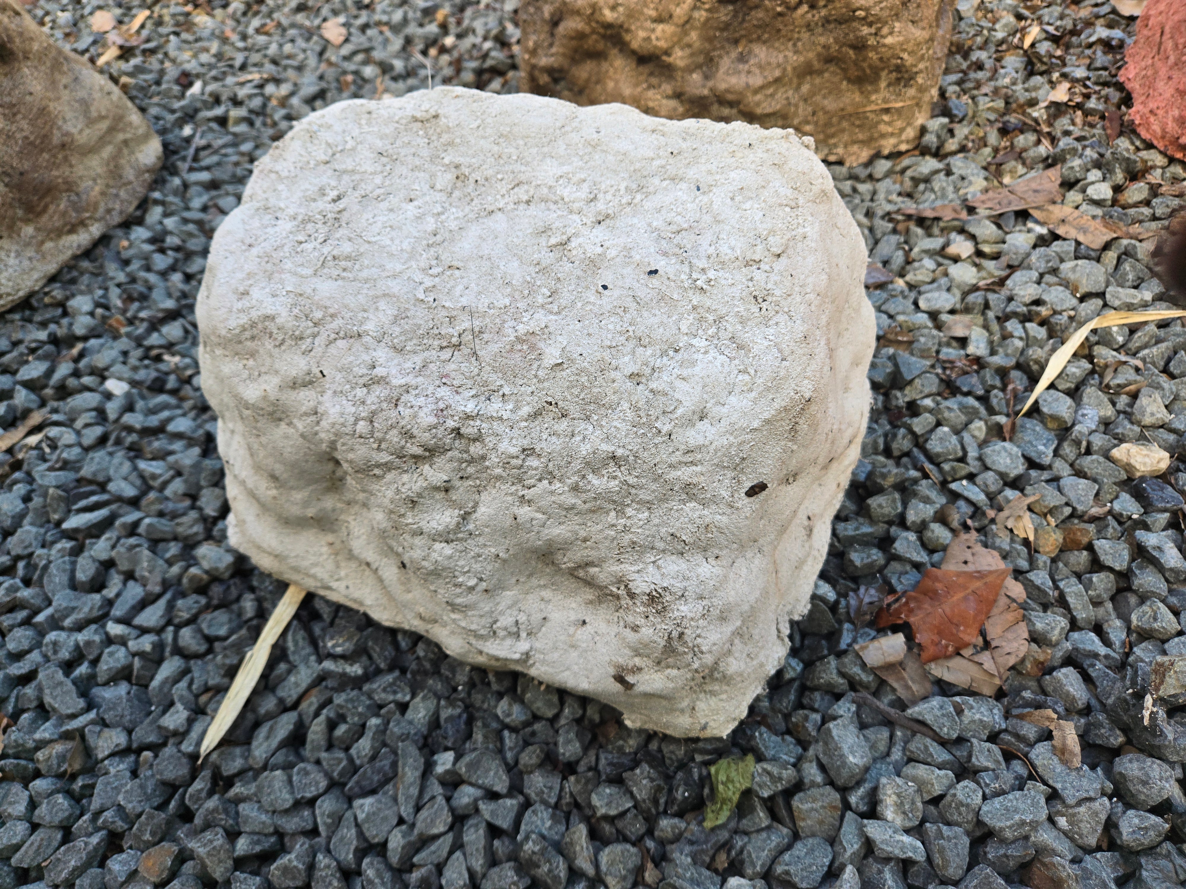 Memorial Rock Urn 2126 Regular White