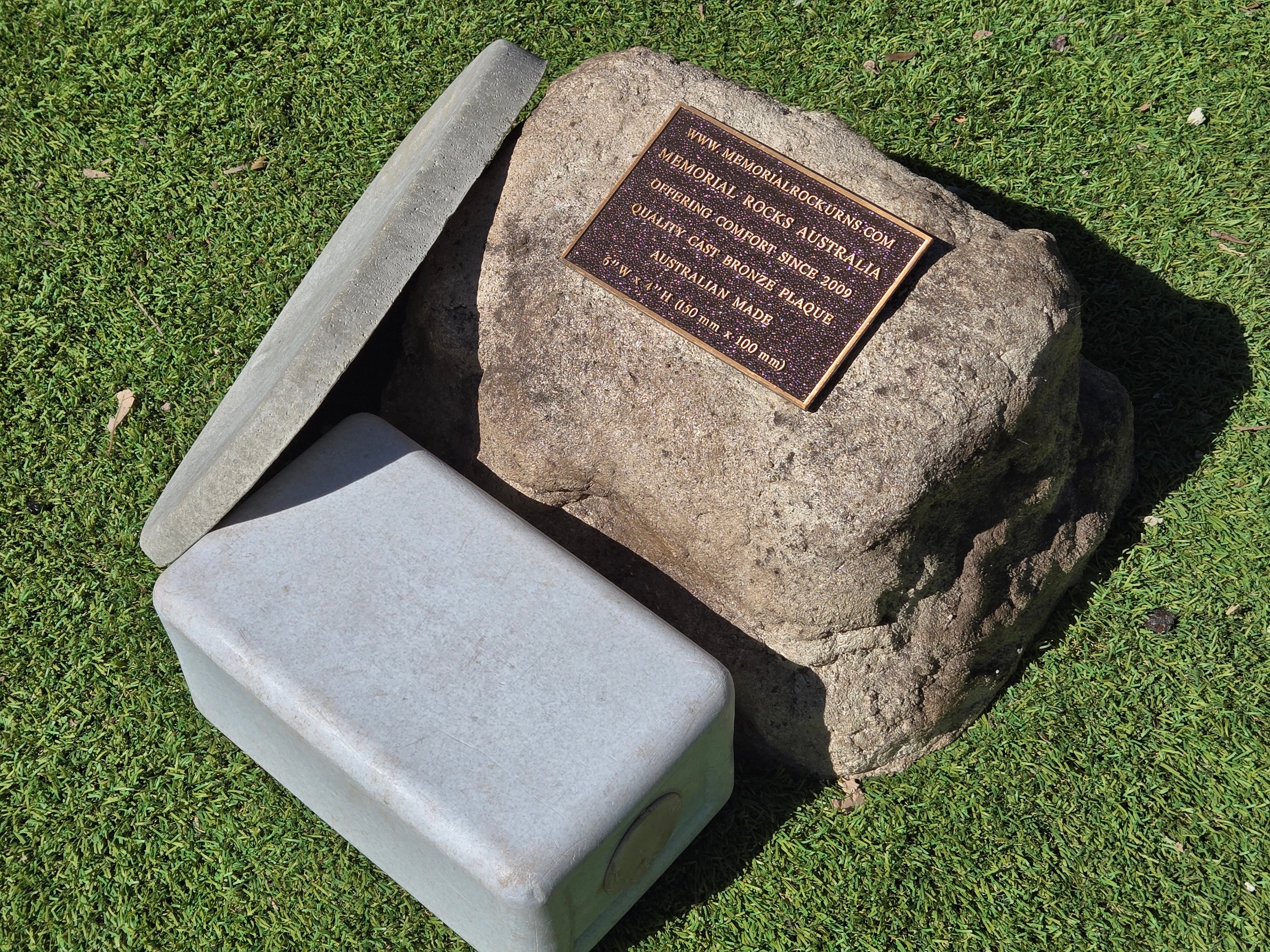 Memorial Rock Urn 2173 Medium Natural Riversand