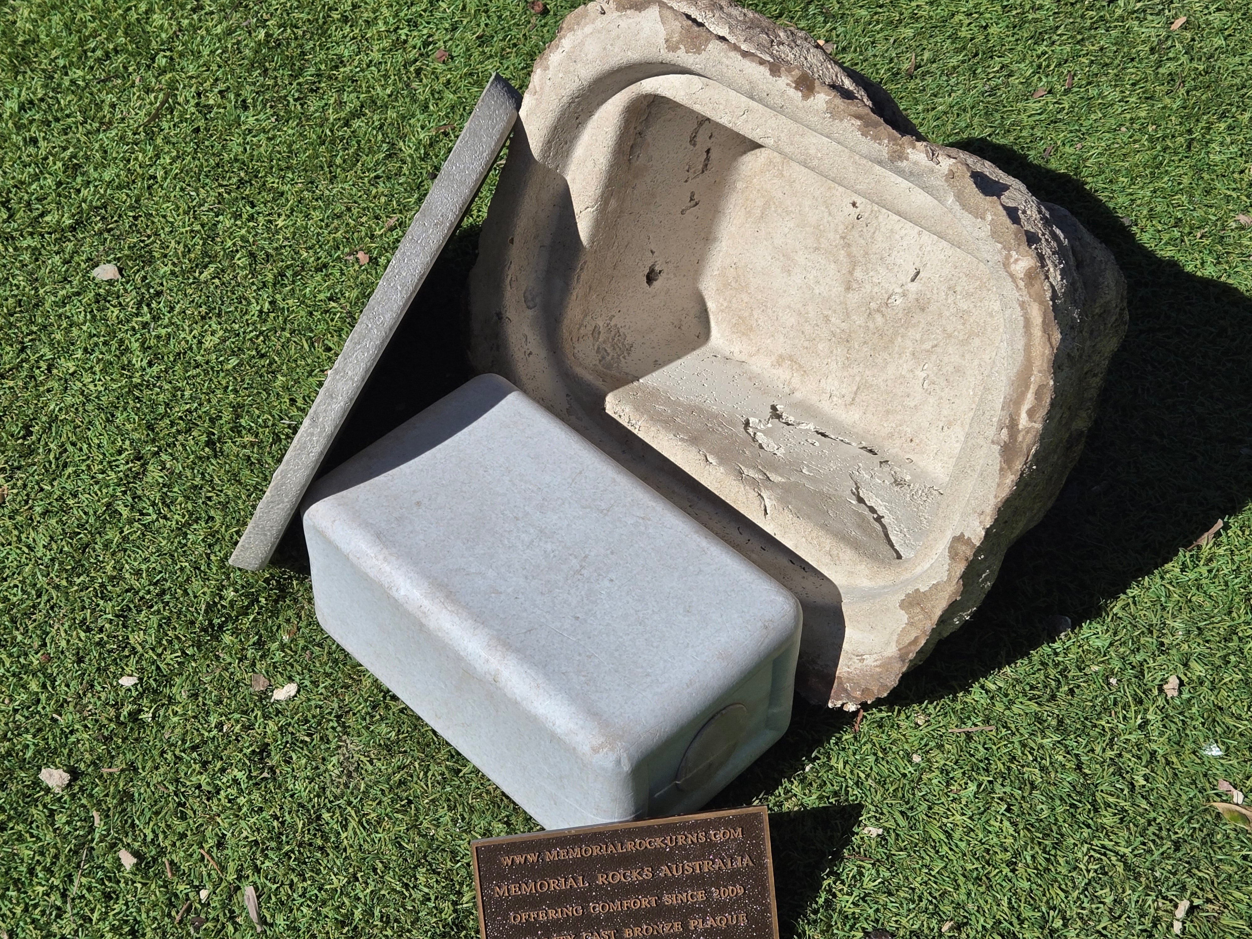 Memorial Rock Urn 2173 Medium Natural Riversand
