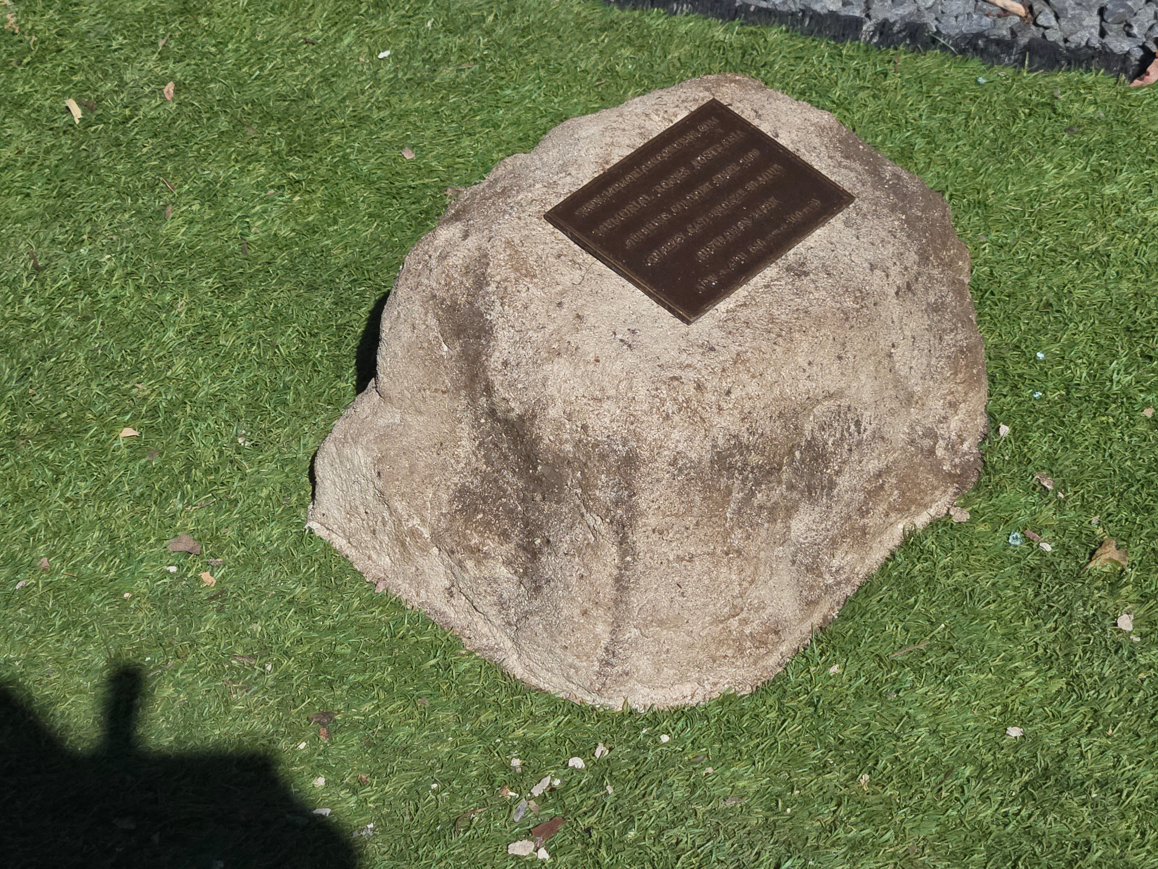 Memorial Rock Urn 2174 Medium Natural Riversand