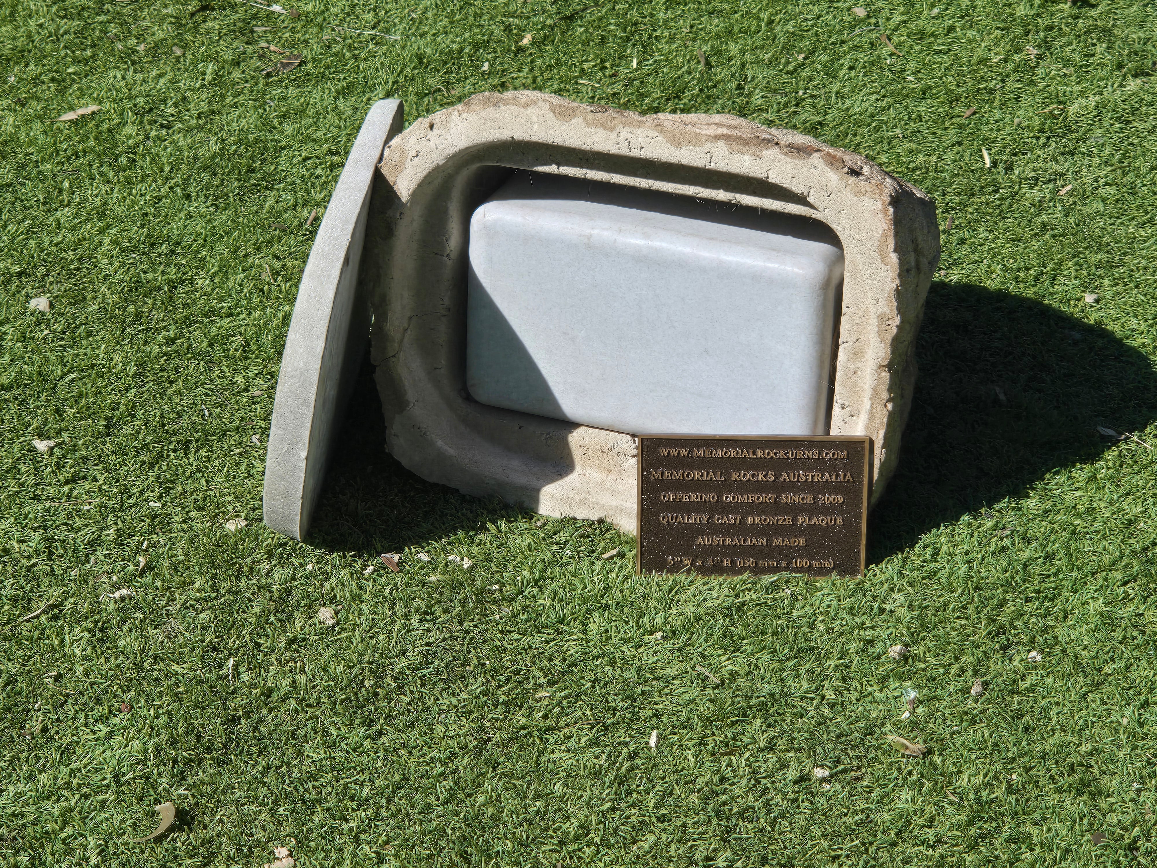 Memorial Rock Urn 2174 Medium Natural Riversand