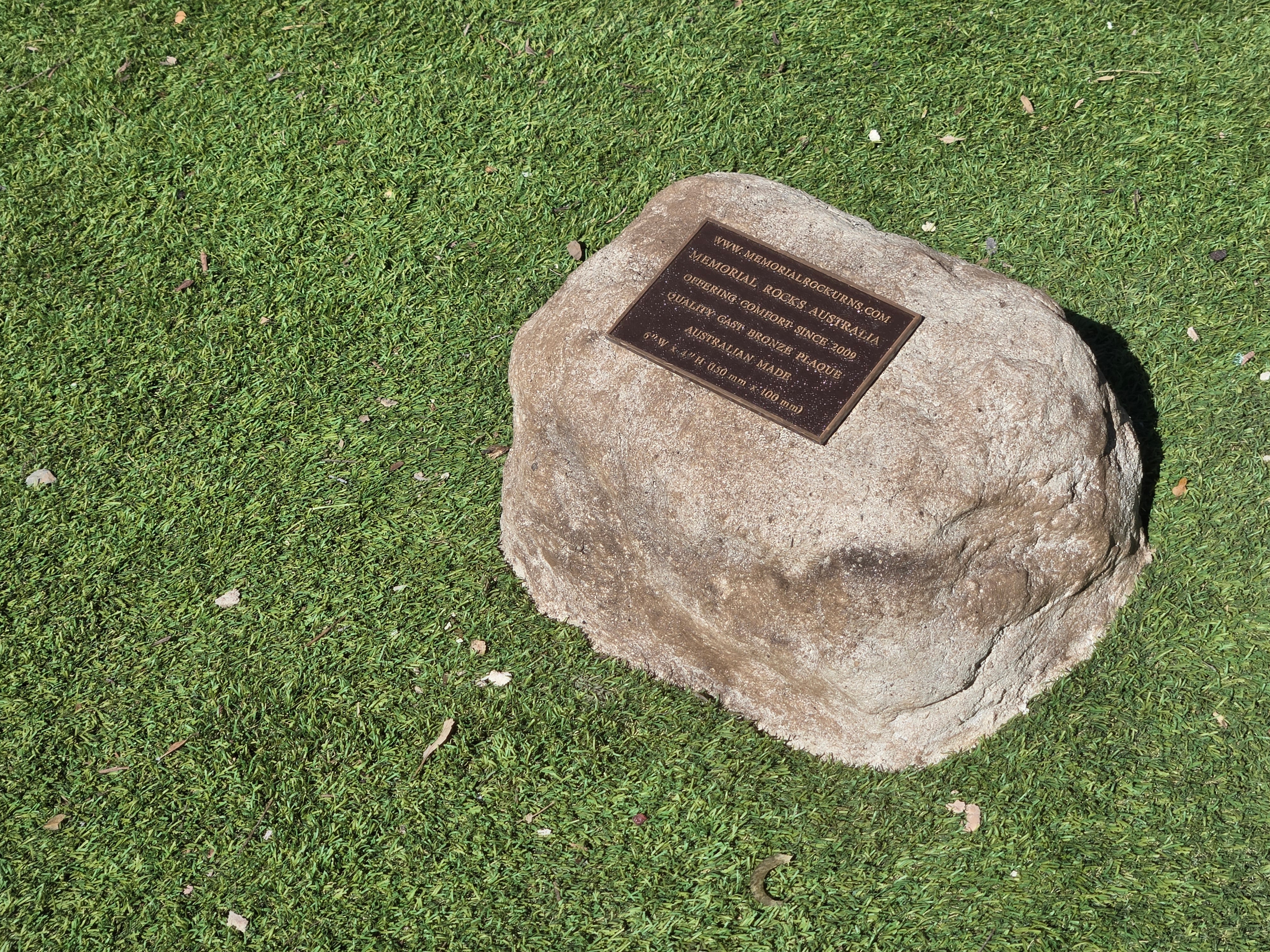 Memorial Rock Urn 2175 Medium Natural Riversand