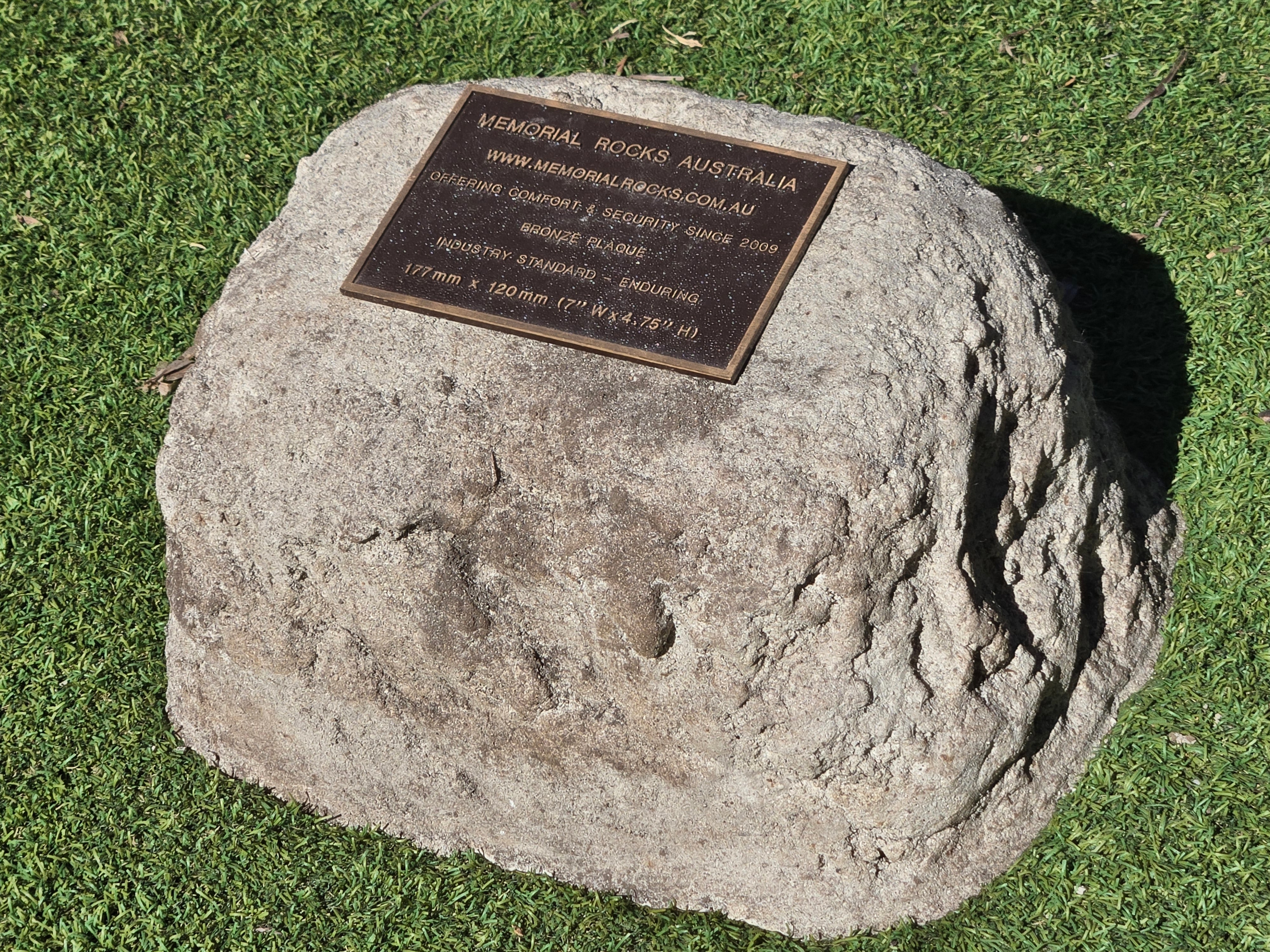 Memorial Rock Urn 2189 Large Natural Riversand