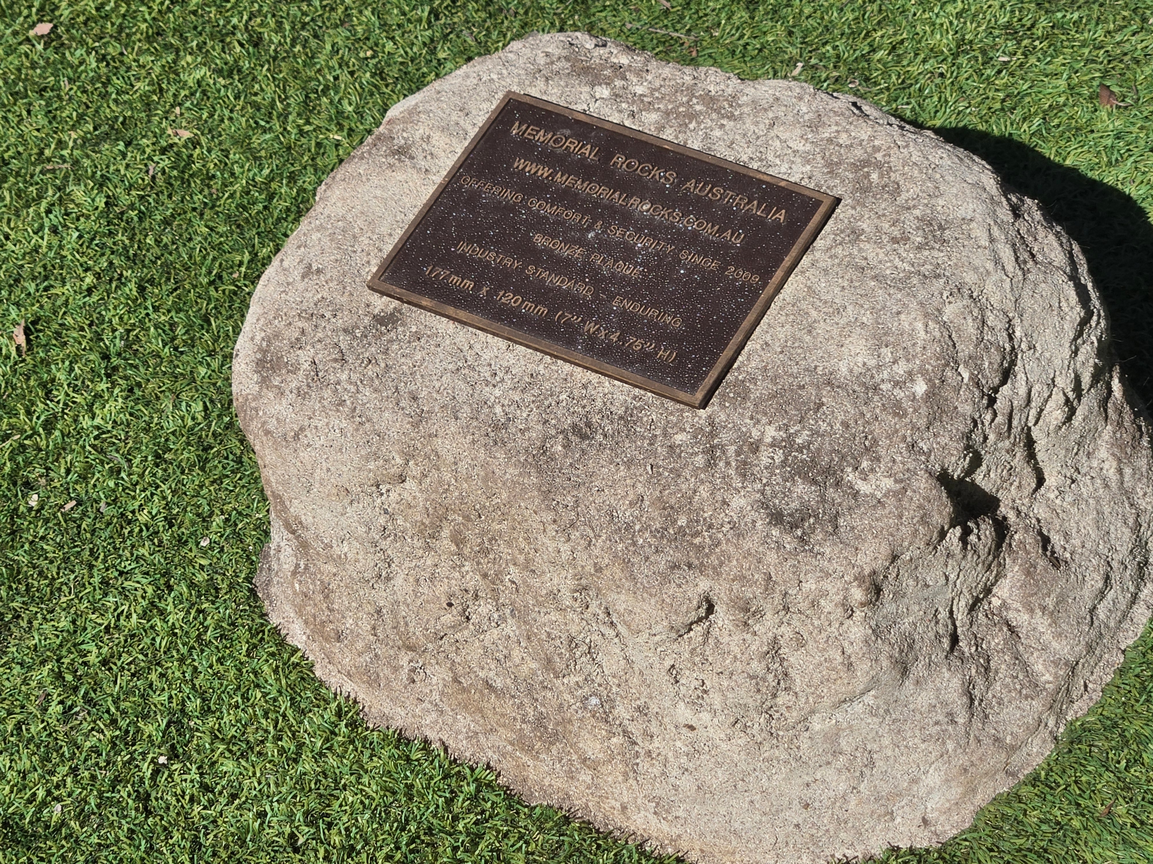 Memorial Rock Urn 2190 Large Natural Riversand