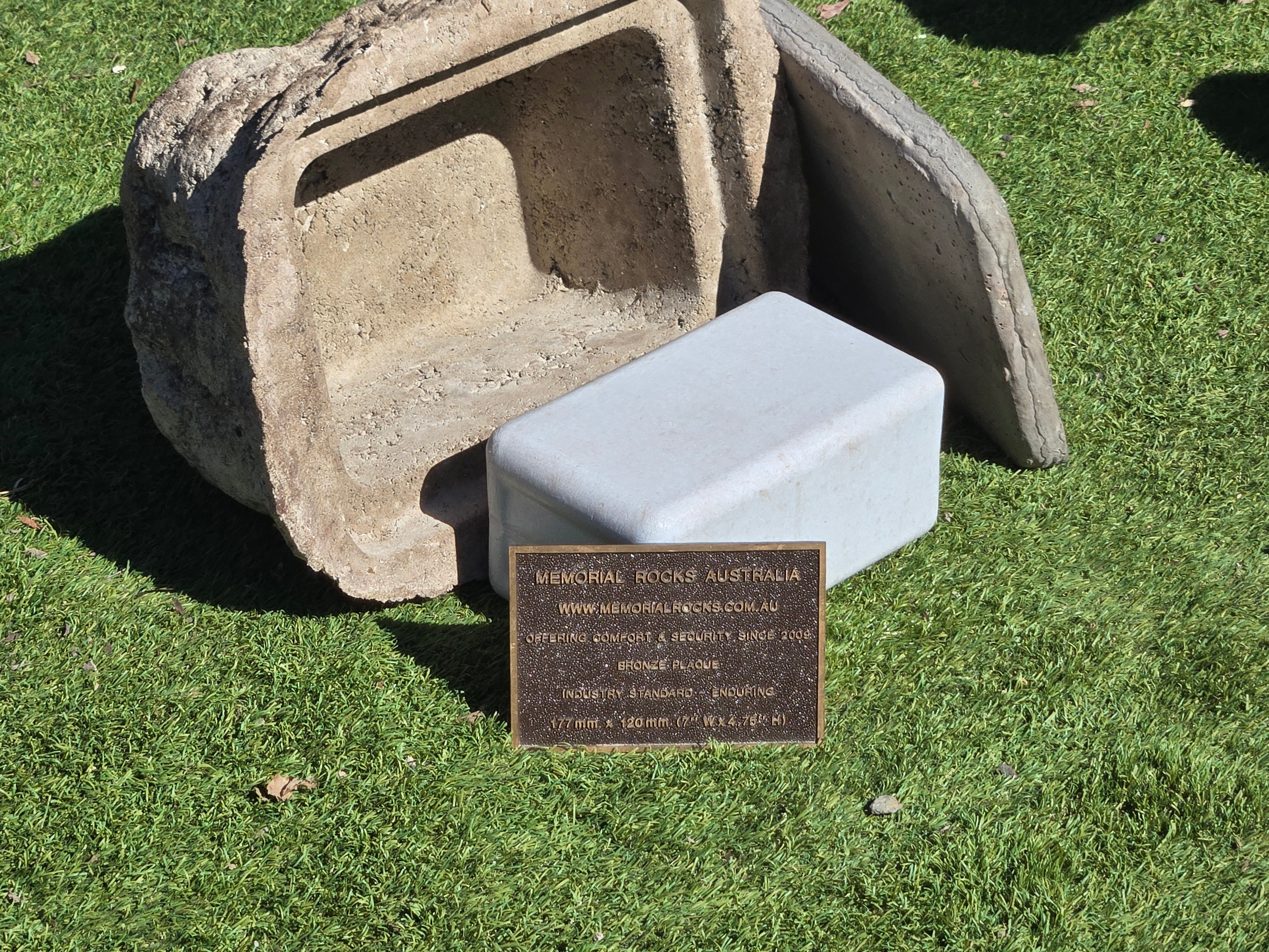 Memorial Rock Urn 2190 Large Natural Riversand
