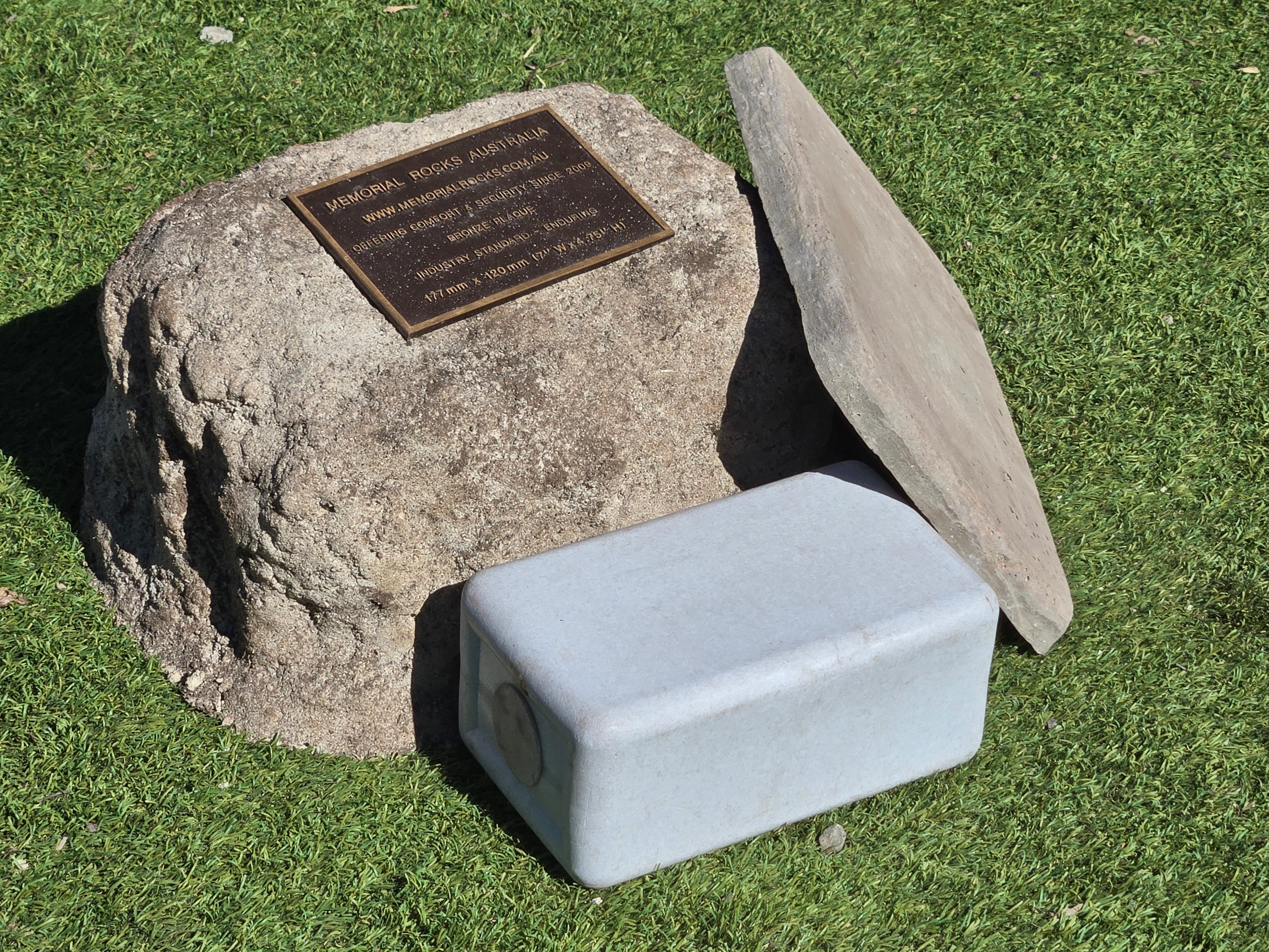 Memorial Rock Urn 2191 Large Natural Riversand