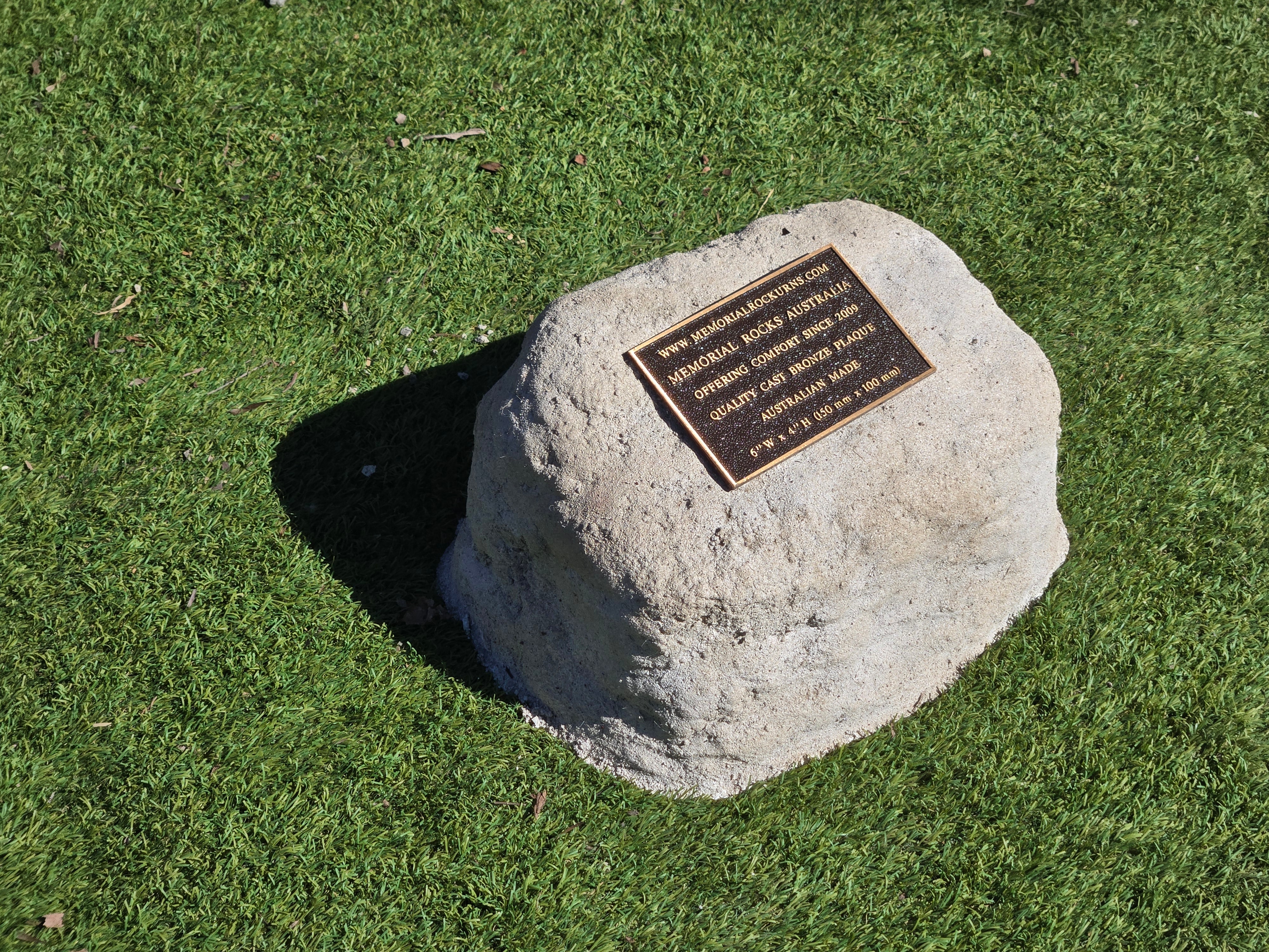 Memorial Rock Urn 2195 Medium White