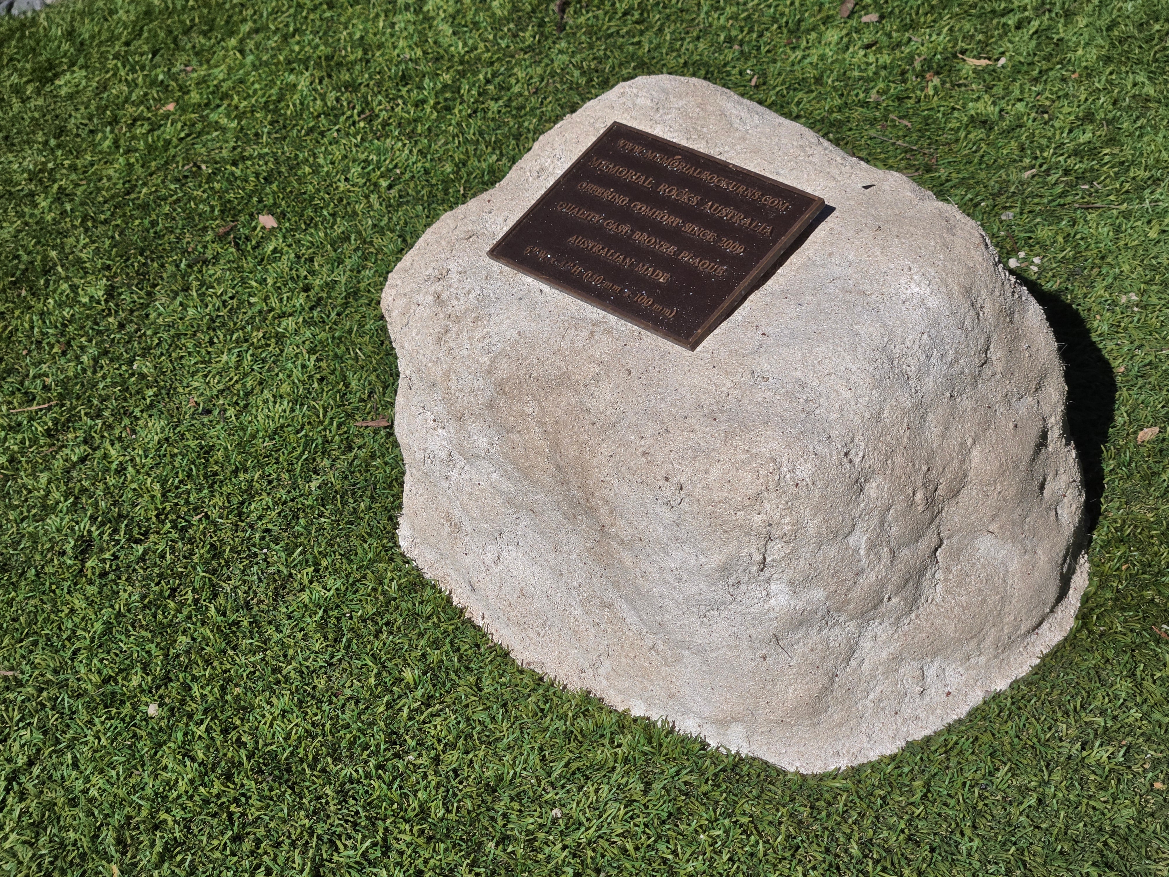 Memorial Rock Urn 2195 Medium White