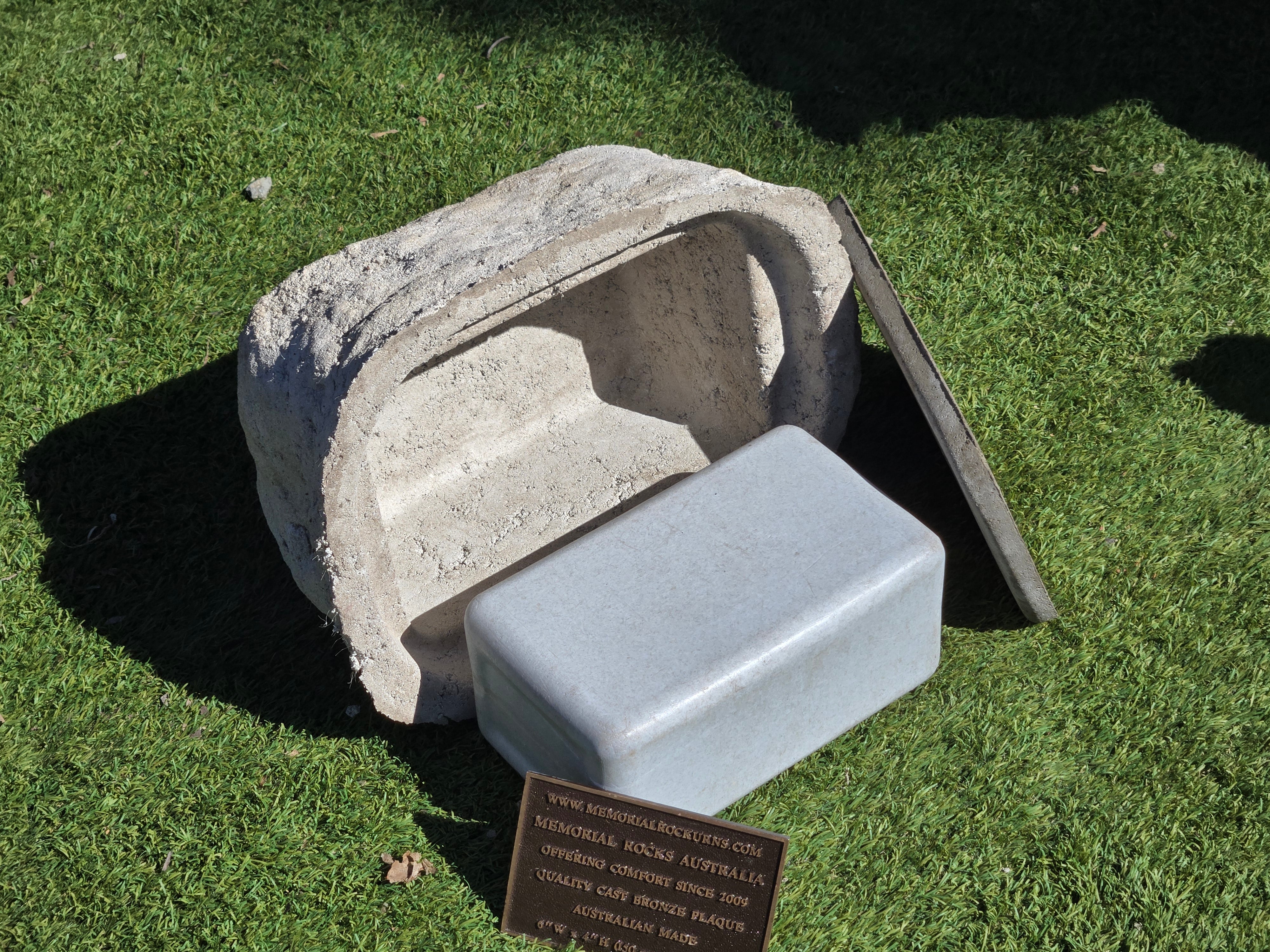 Memorial Rock Urn 2195 Medium White