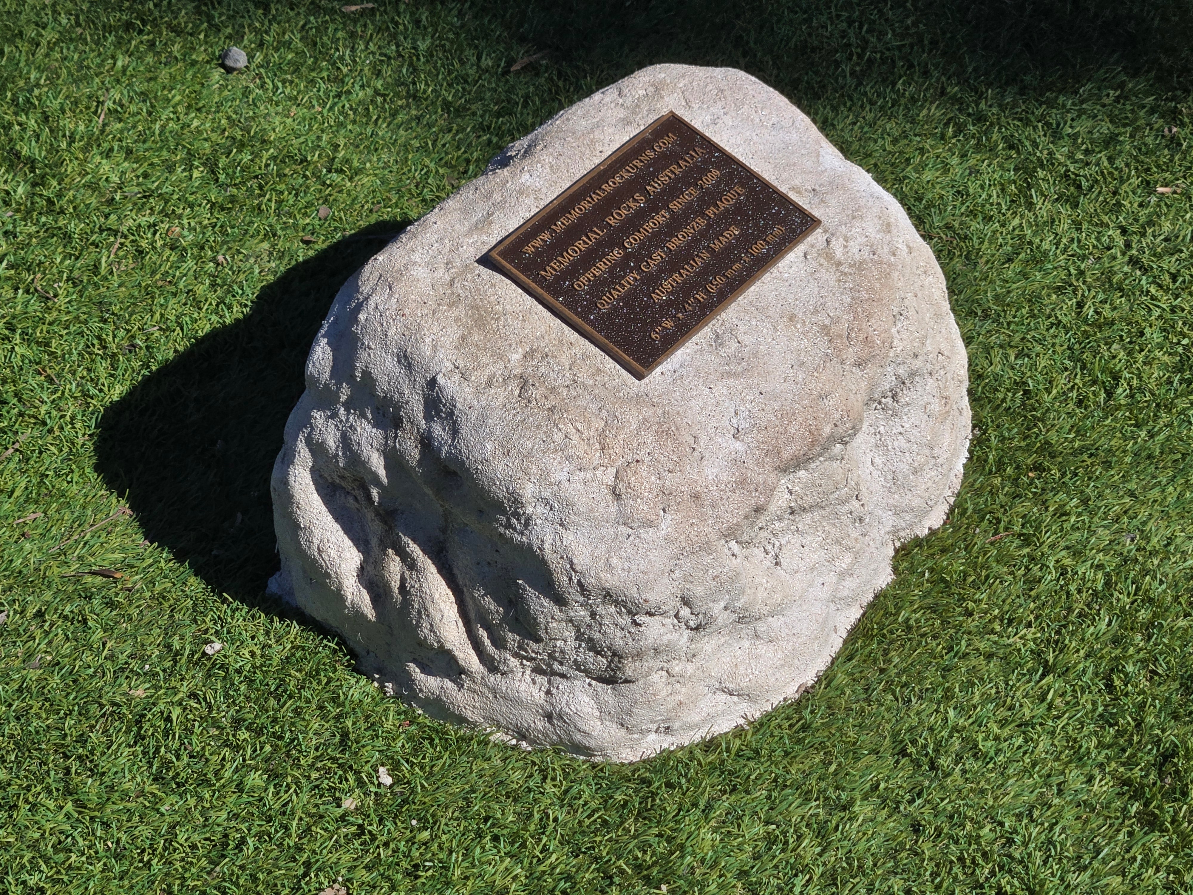 Memorial Rock Urn 2196 Medium White