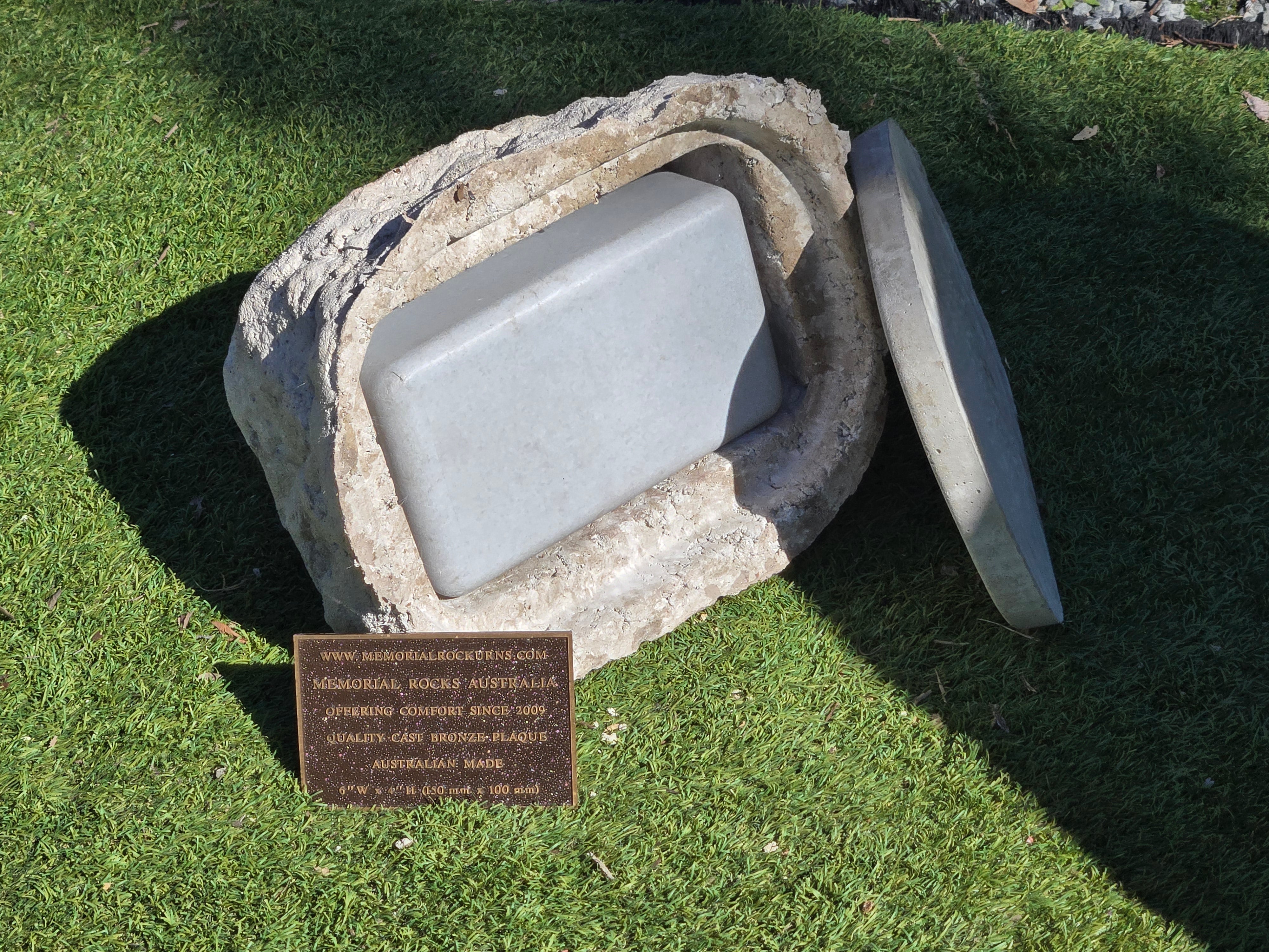 Memorial Rock Urn 2196 Medium White