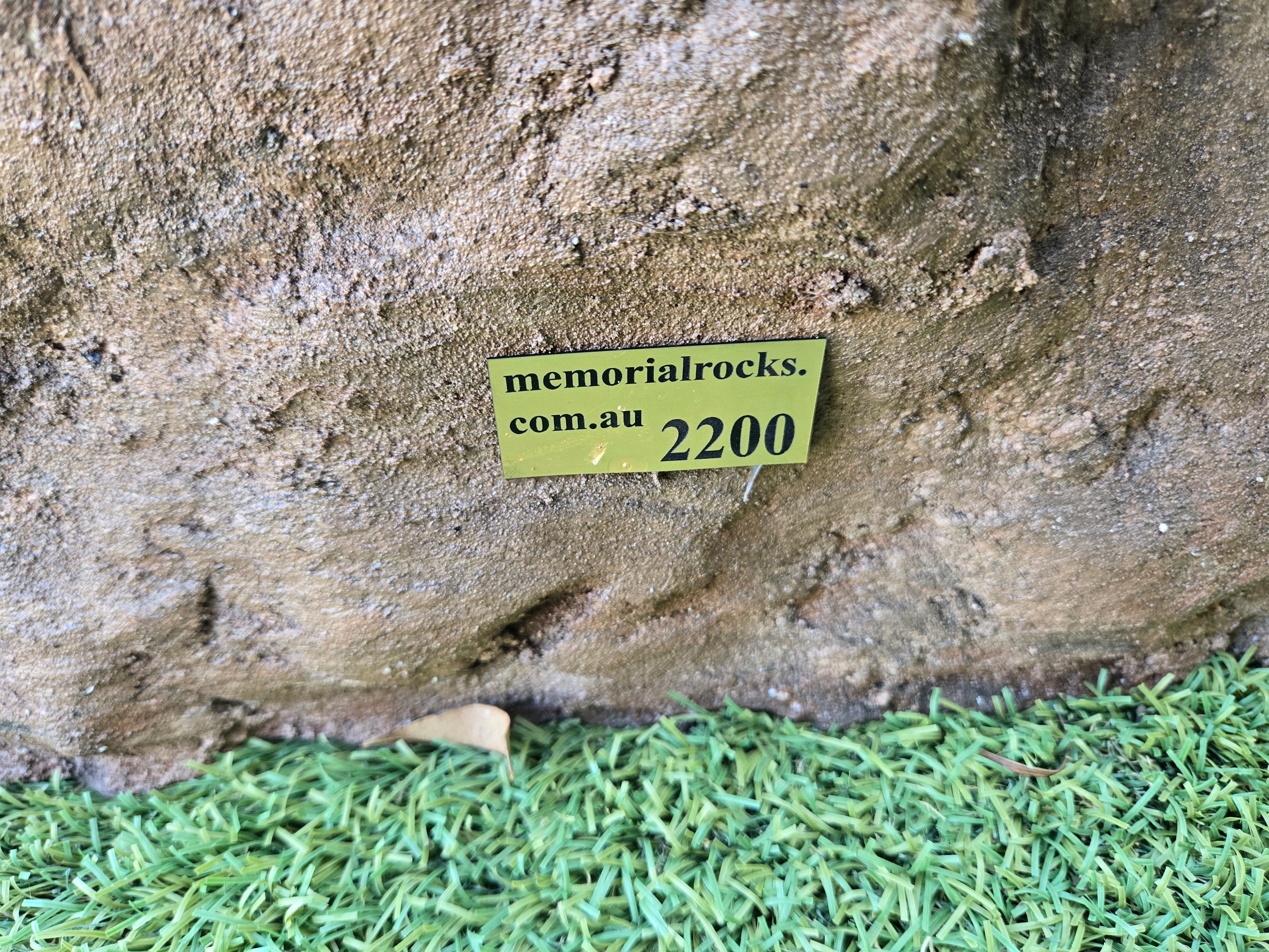 Memorial Rock Urn 2200 Large Double Brown