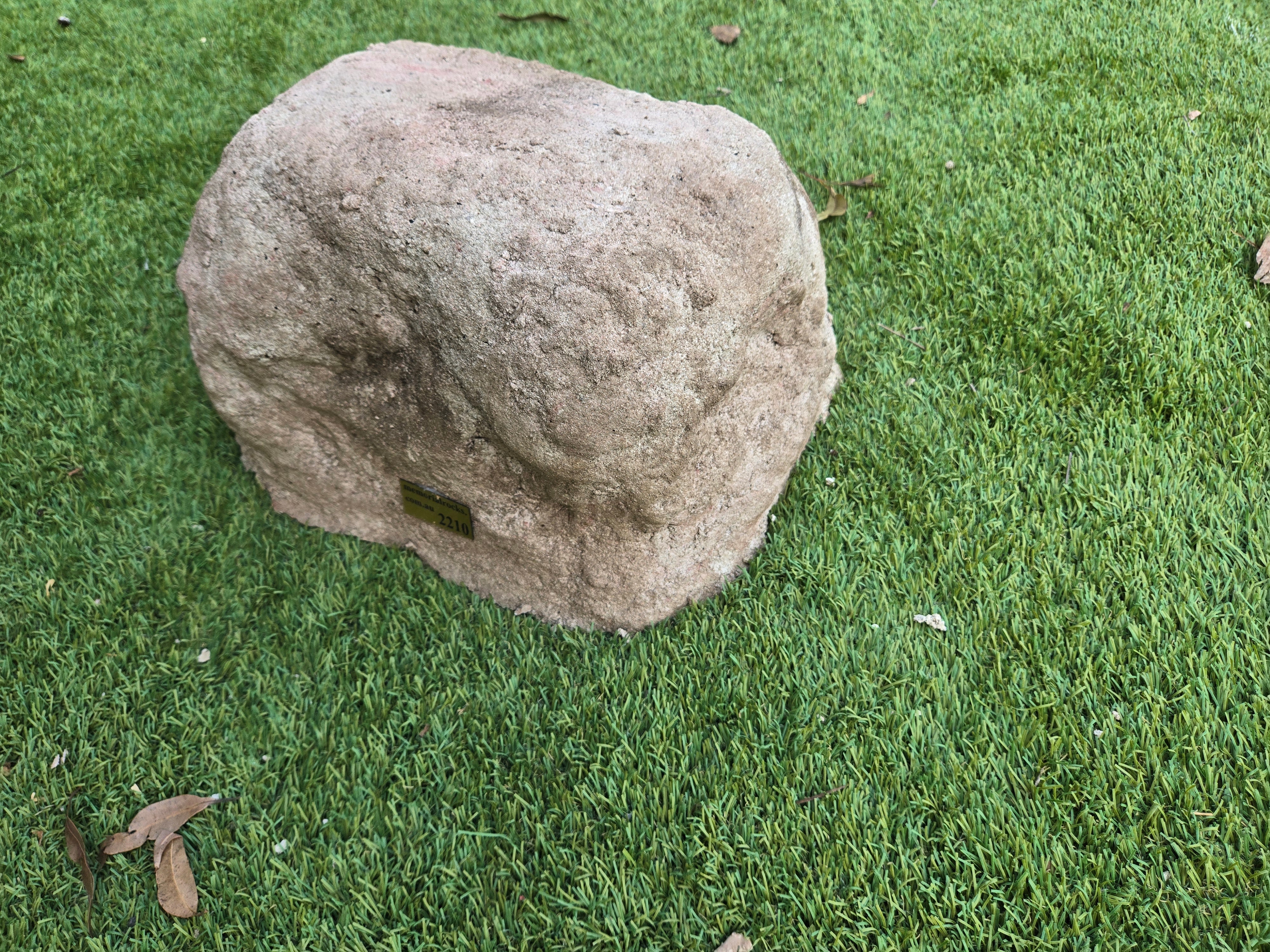 Memorial Rock Urn 2210 Medium Natural Riversand