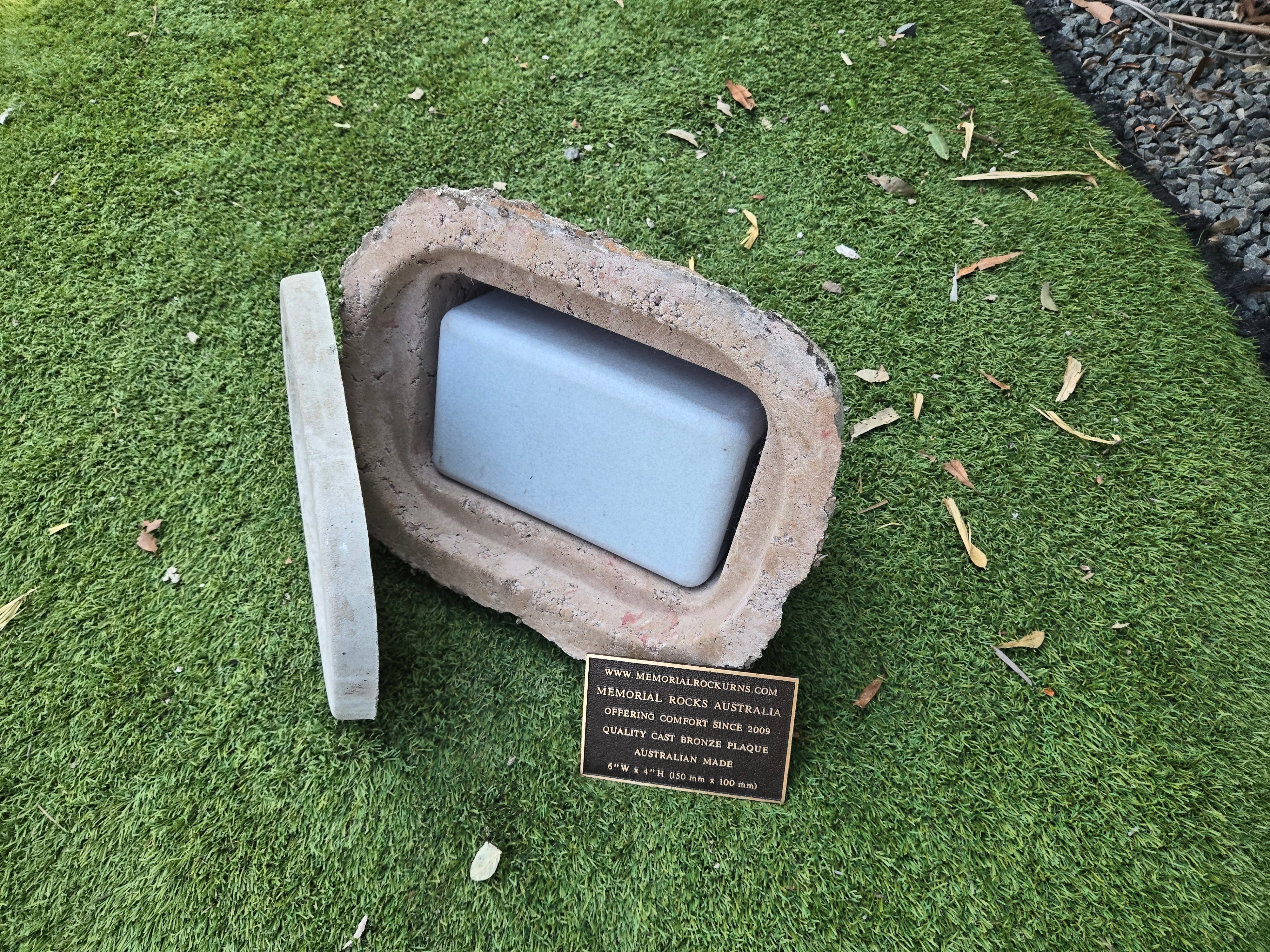 Memorial Rock Urn 2210 Medium Natural Riversand