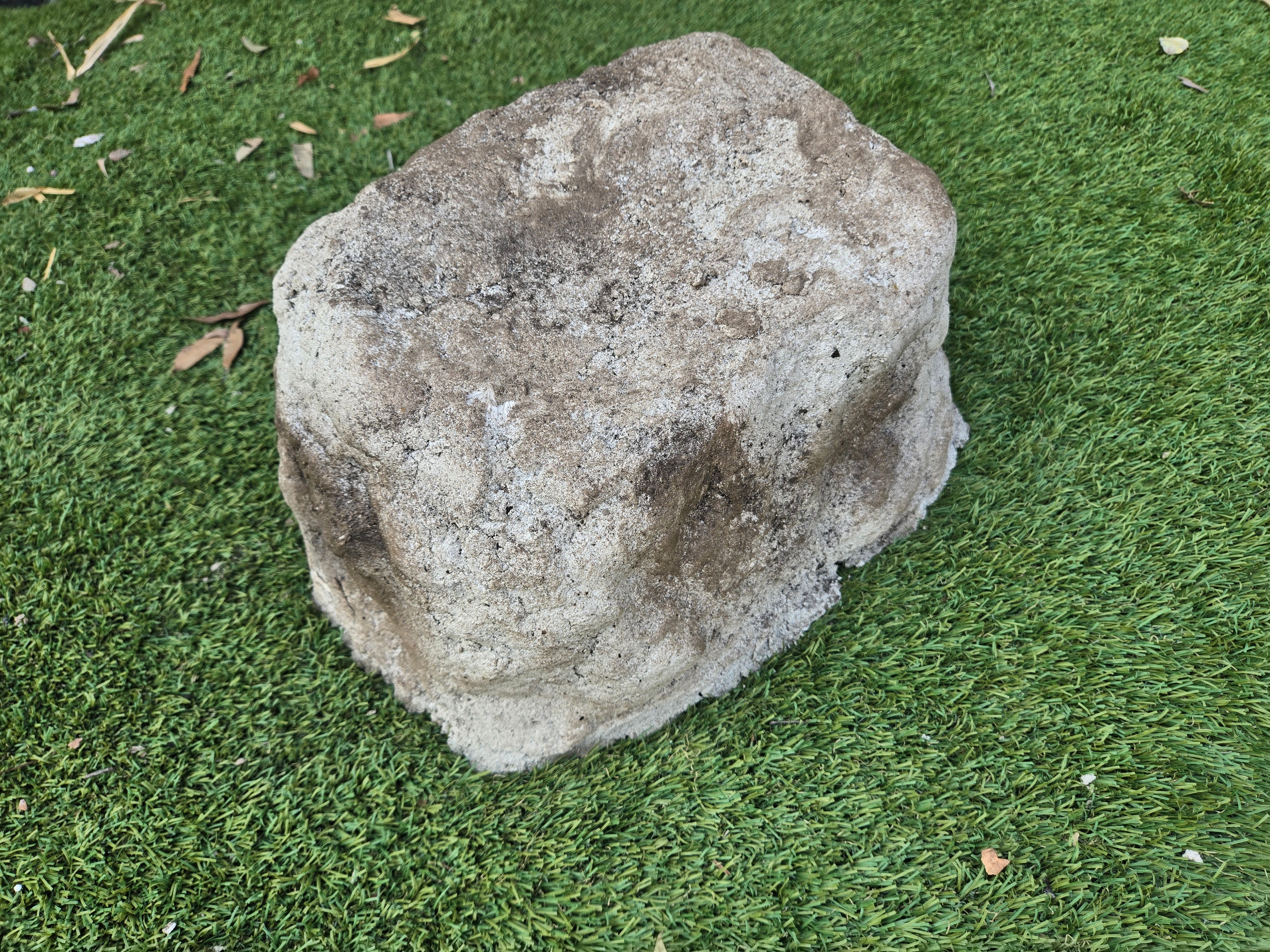 Memorial Rock Urn 2211 Medium Natural Riversand
