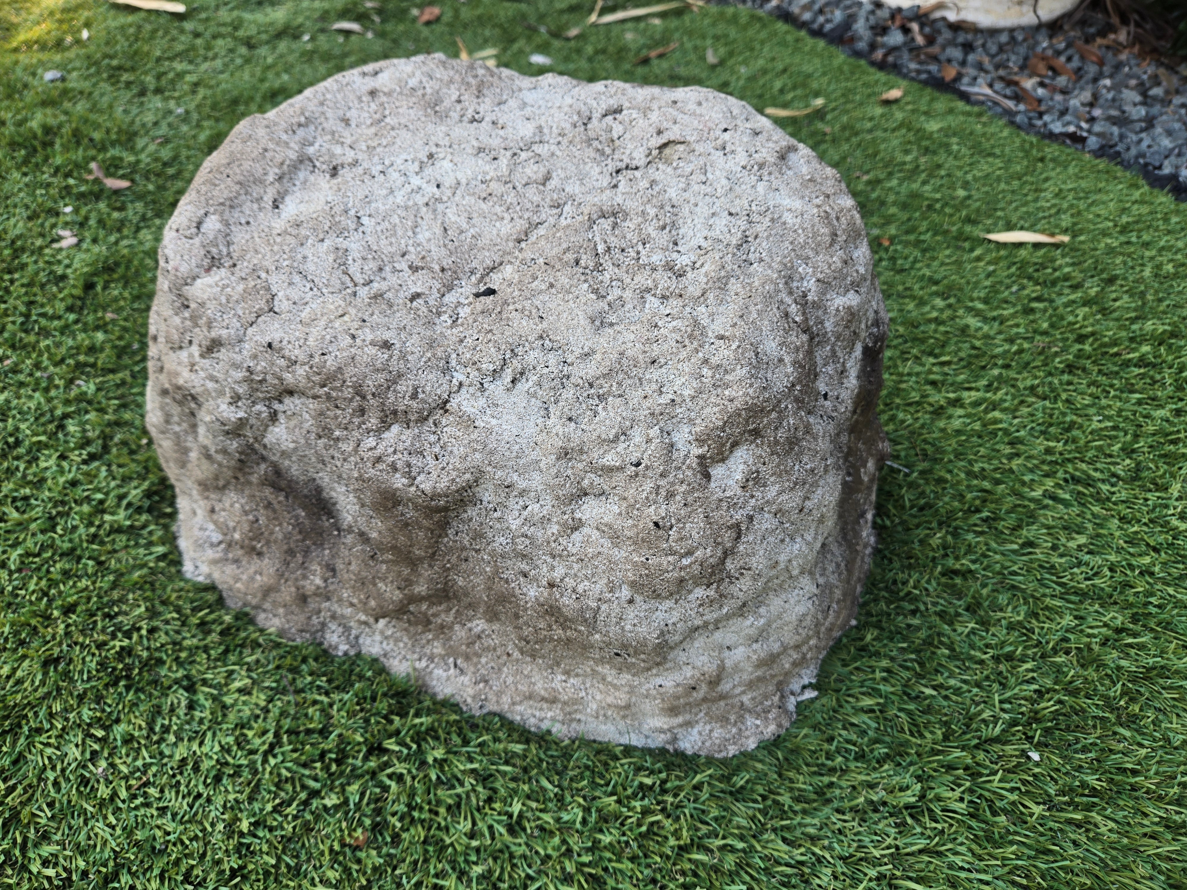 Memorial Rock Urn 2212 Medium Natural Riversand