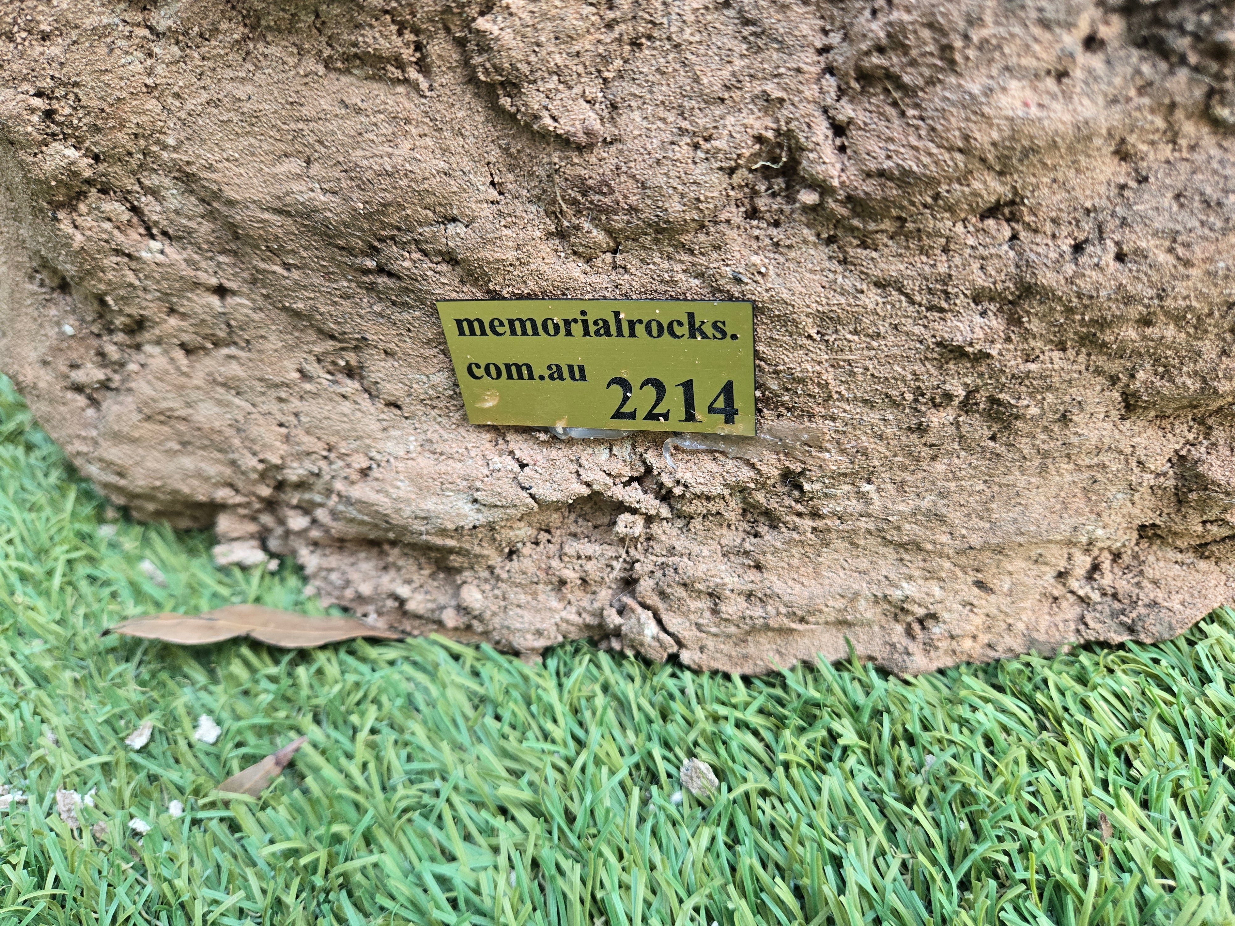 Memorial Rock Urn  2214 Regular Brown
