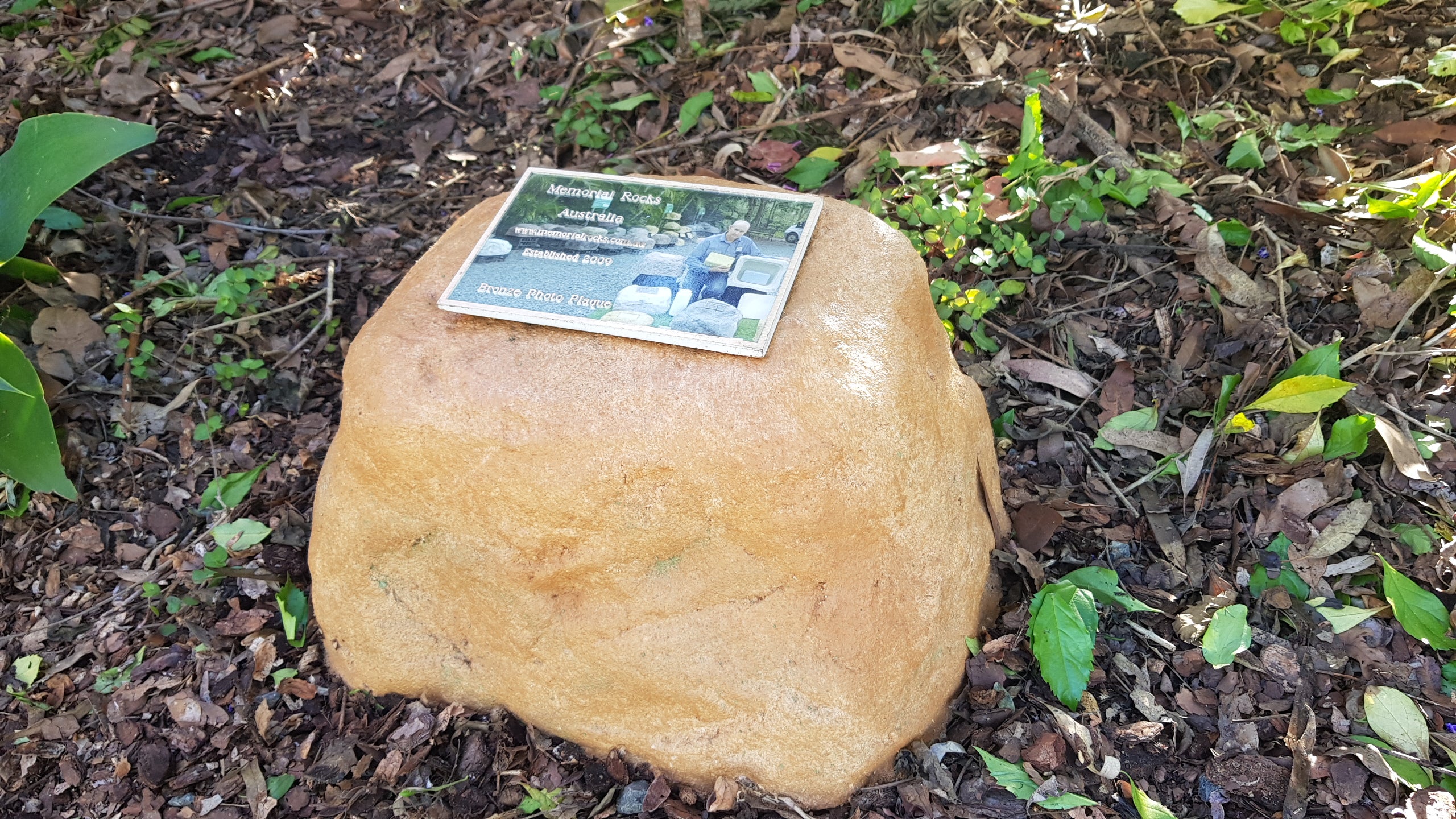 Memorial Rock Urn 1043 Large Single Sandstone