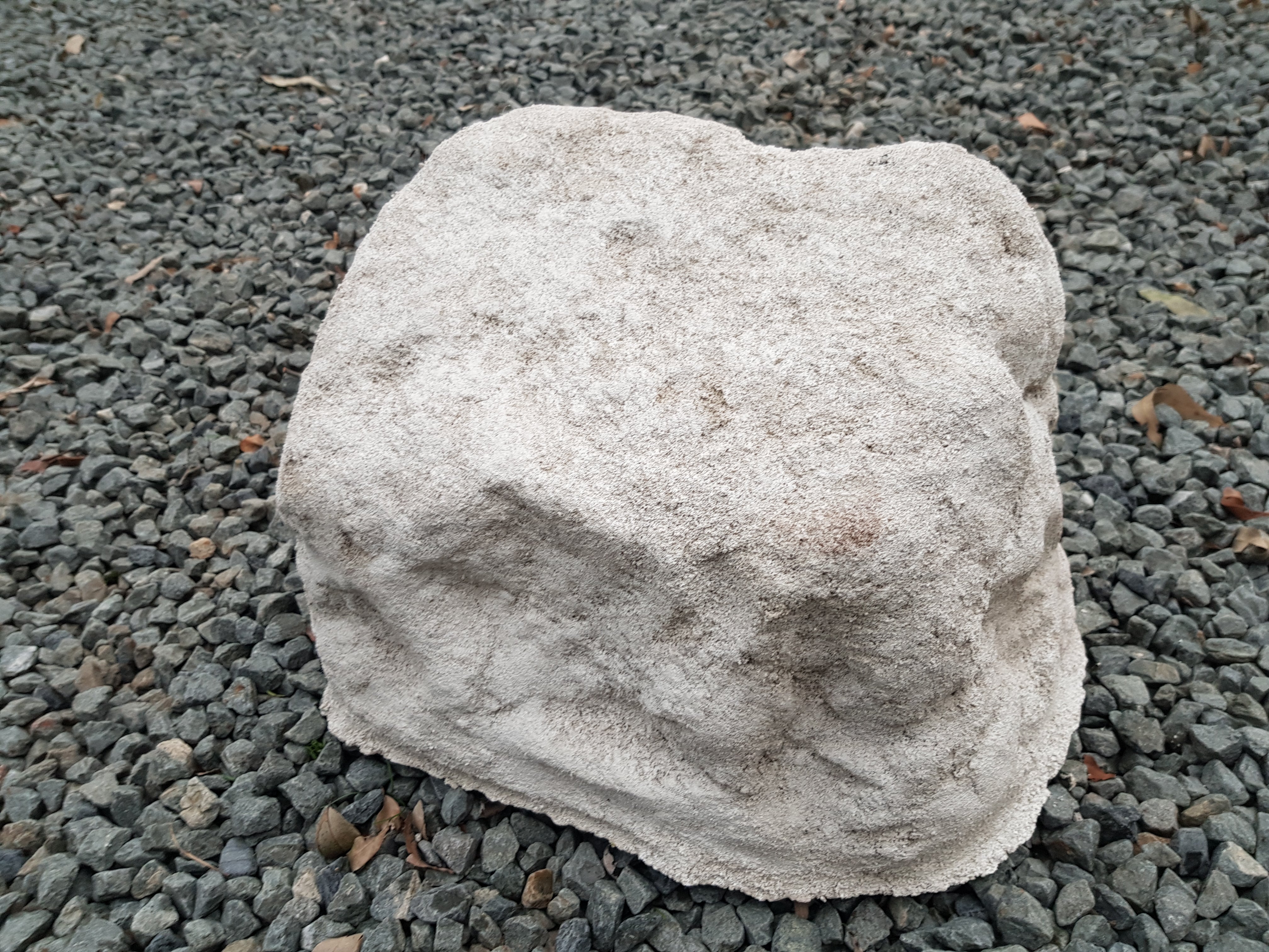Memorial Rock Urn 1544 Medium White