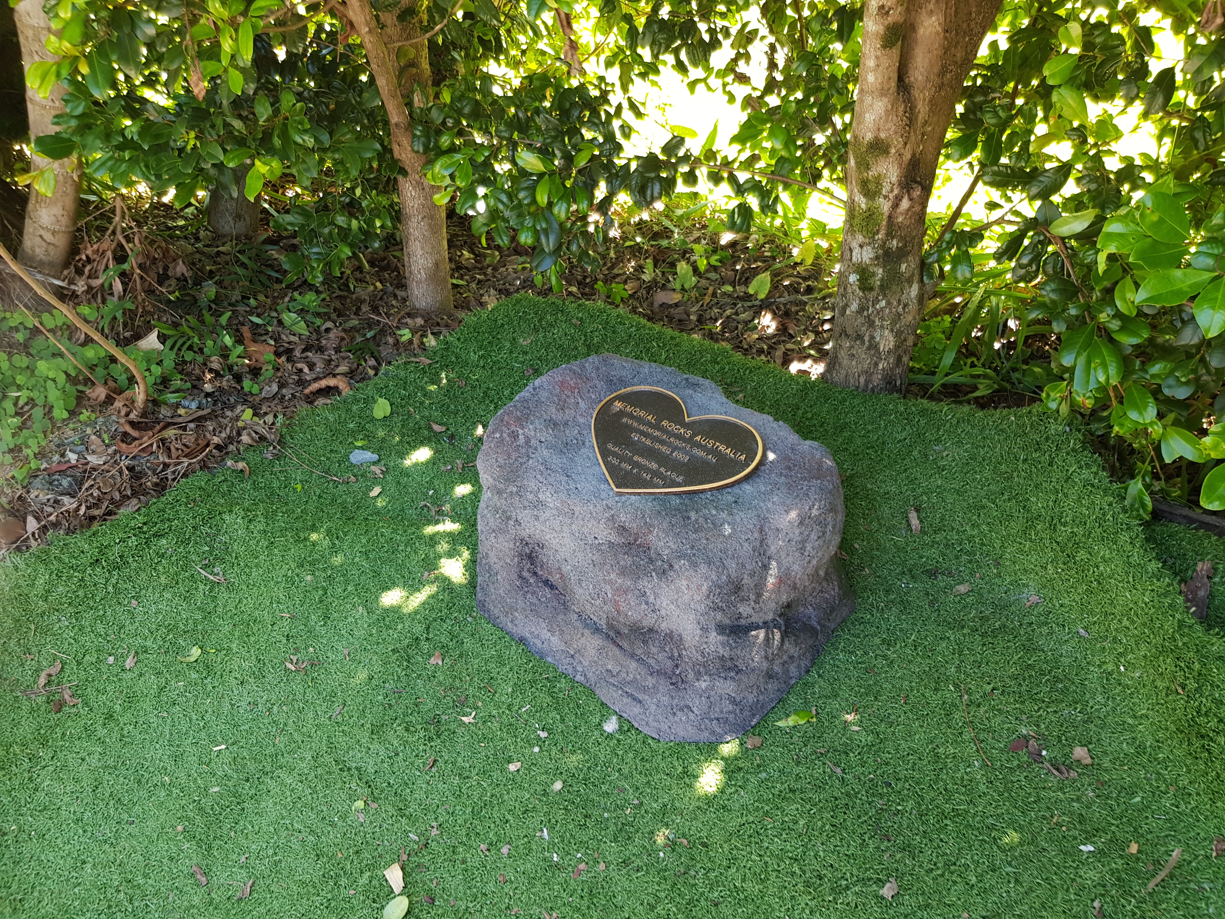 garden hollow rock urn